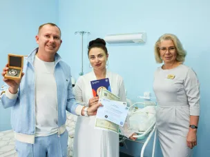 В нижегородских роддомах поздравили пациенток с новорожденными детьми, первых получательниц новых региональных мер поддержки